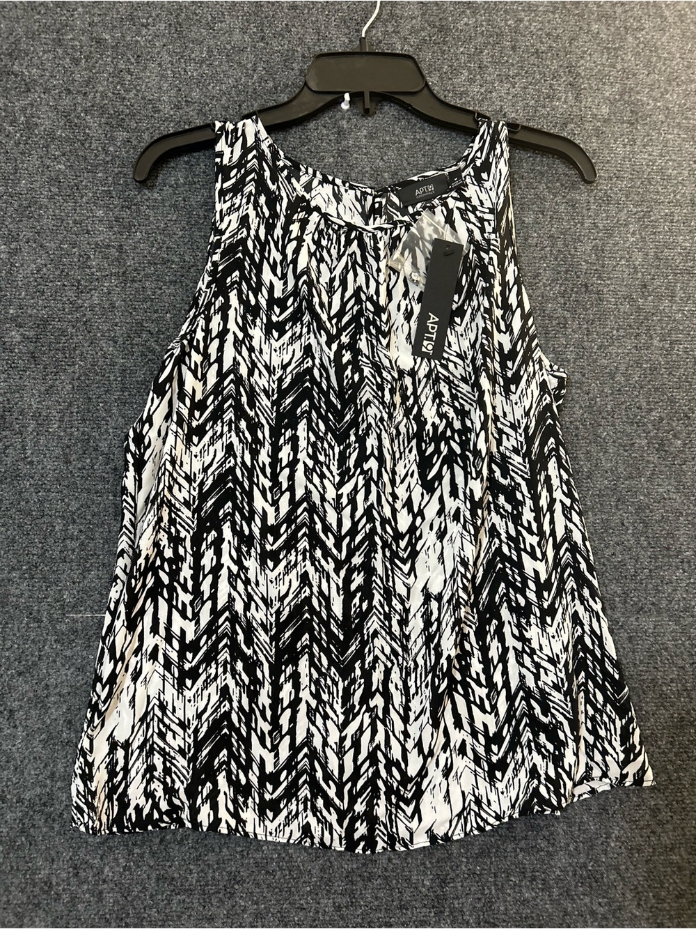NWT Apt. 9 Black & White Printed Sleeveless Blouse